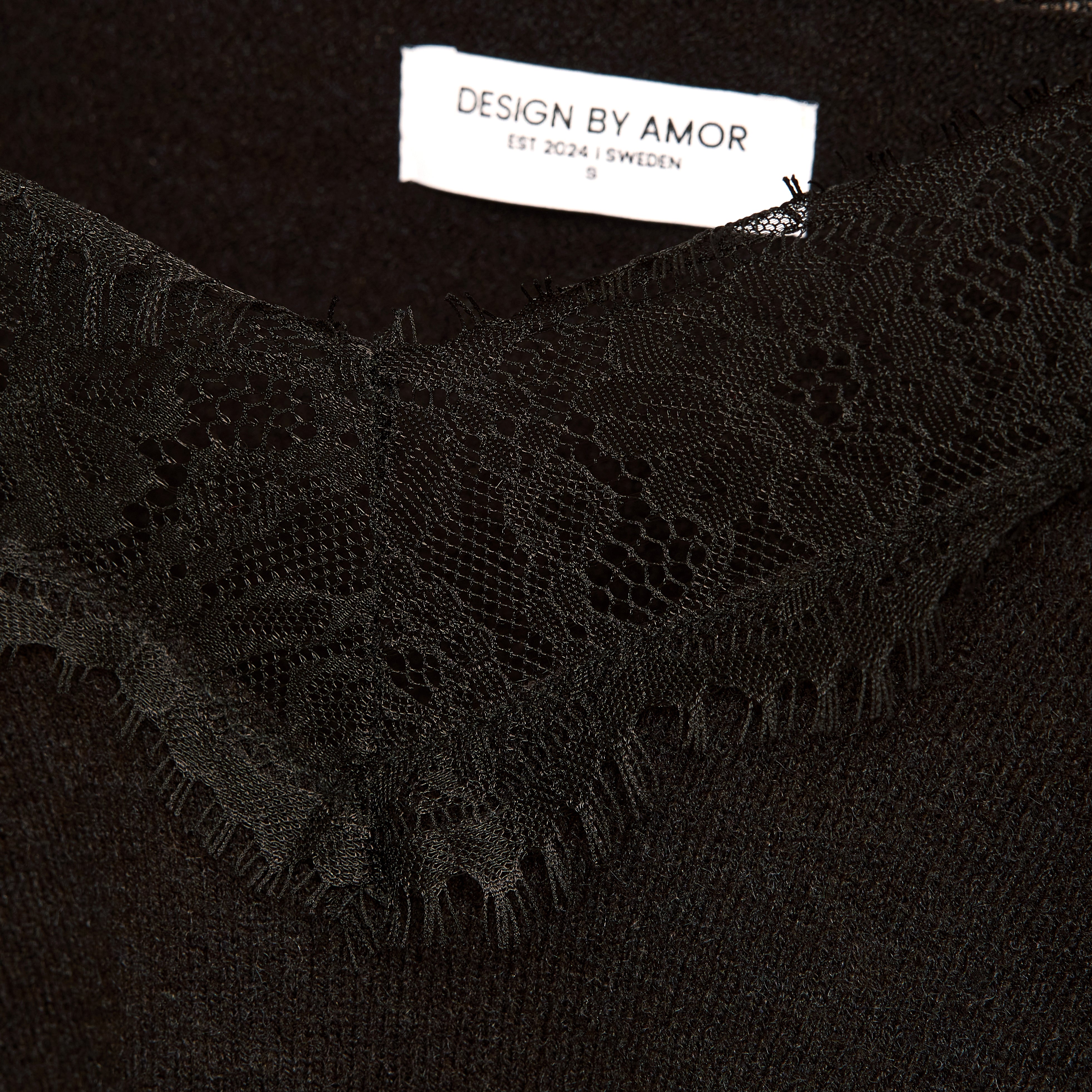 Amor lace neck sweater – Sofia
